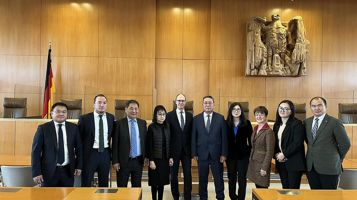 Mr. V. Batzke - Director of the Administration of Justice, Dr. M. Parmentier and Ms. A. Ingendaay-Herrmann provided interesting information about appeal procedures at the Federal Constitutional Court